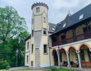 Burg Aue- Ferienwohnungen Erzglück - Familien - im Grünen - zentral